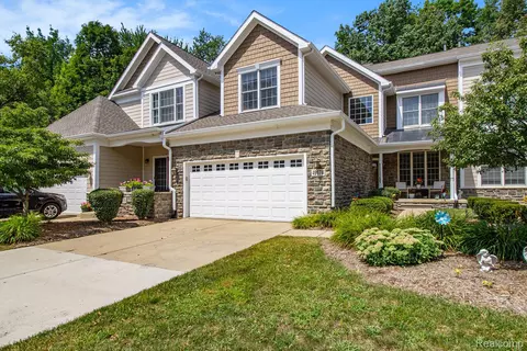 49674 Timber Trl, Novi, MI 48374