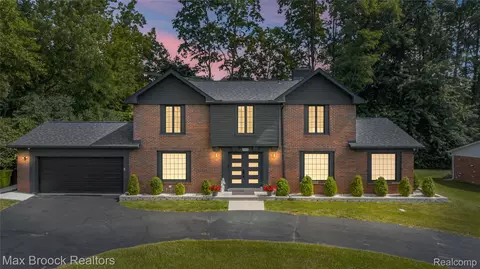 5534 Apple Ridge Trl, West Bloomfield, MI 48322