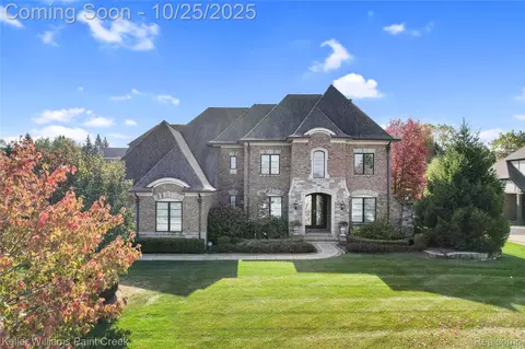 2821 Addison Cir S, Oakland, MI 48306