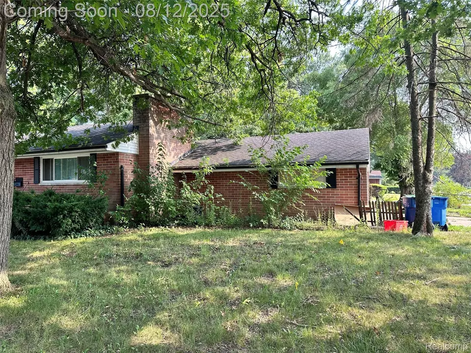 4656 Toepfer Rd, Warren, MI 48091 | MLS# 20251024329 | 2 Photos - Movoto
