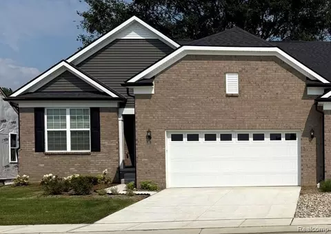 42696 Arbor Dr, Clinton Township, MI 48038