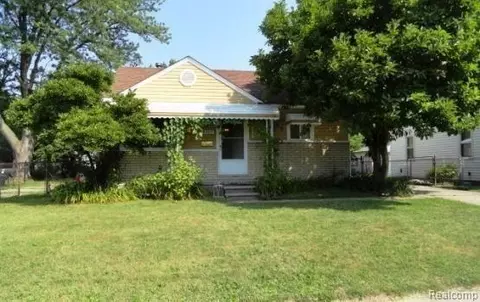 8265 Chapp Ave, Warren, MI 48089