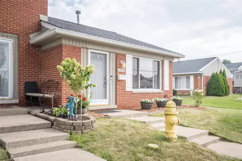 29150 Manchester St, Westland, MI 48185