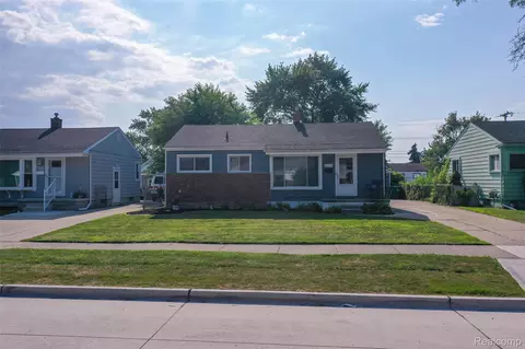 6647 Deering St, Garden City, MI 48135