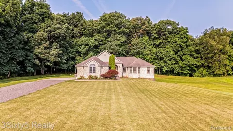 597 Country Meadows Trl, Brandon, MI 48462