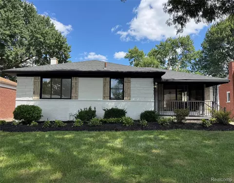 23136 Wildwood St, Oak Park, MI 48237