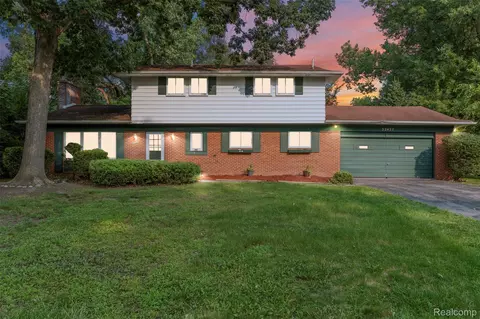 32427 Chesterbrook St, Farmington, MI 48334
