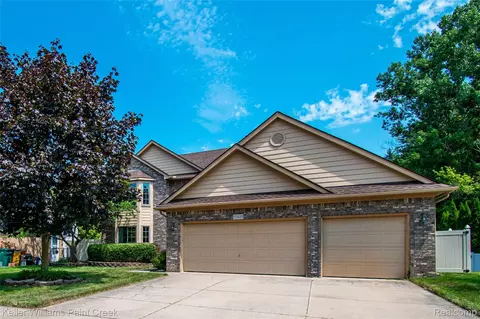 51610 Promenade Ln, New Baltimore, MI 48047
