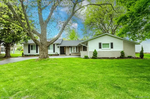 5570 Tadworth Pl, West Bloomfield, MI 48322