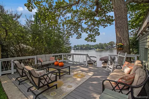 167 Bridge St, Lake Orion, MI 48362