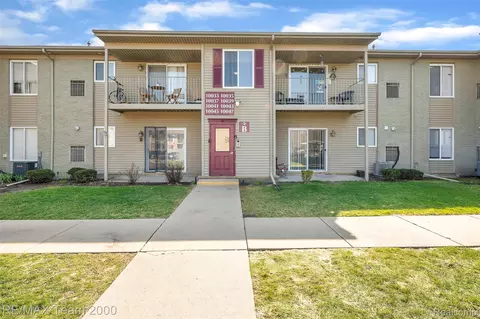 10045 Allen Pointe Dr, Allen Park, MI 48101