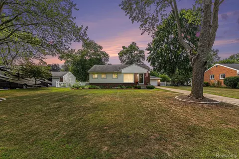 3841 Anoka Dr, Waterford, MI 48329
