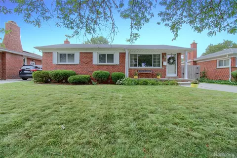 3702 Steiner St, Trenton, MI 48183