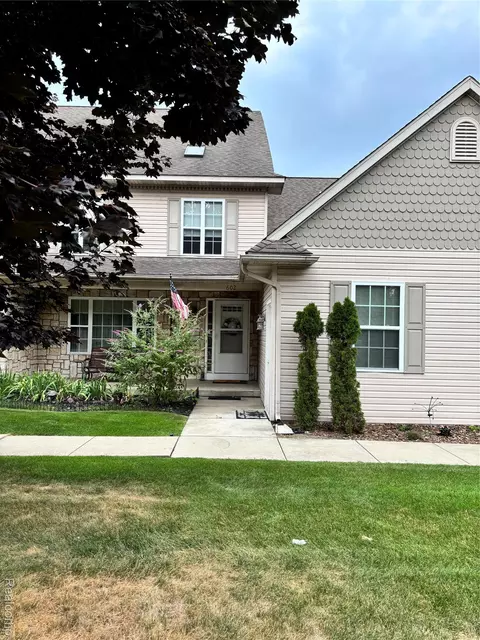 602 Fenton Commons Ln #2, Fenton, MI 48430