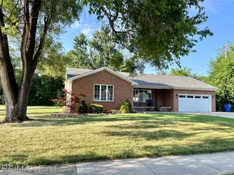 4547 Stephens Rd, Warren, MI 48091