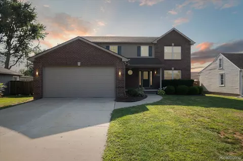 2970 Lafayette Dr, Trenton, MI 48183