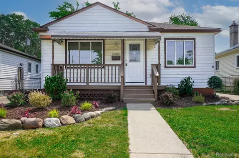 23082 Tuscany Ave, Eastpointe, MI 48021