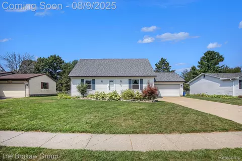 694 Metcalf Dr, Imlay City, MI 48444