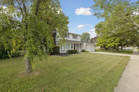 13858 Arnold Dr, Warren, MI 48088