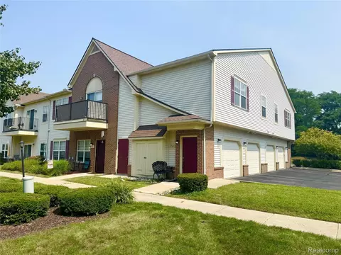 9563 Lakeside Dr, Ypsilanti, MI 48197