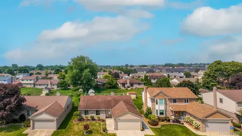 42393 Royal Ln, Clinton Township, MI 48038