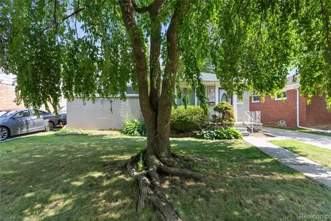 19445 Woodmont St, Harper Woods, MI 48225