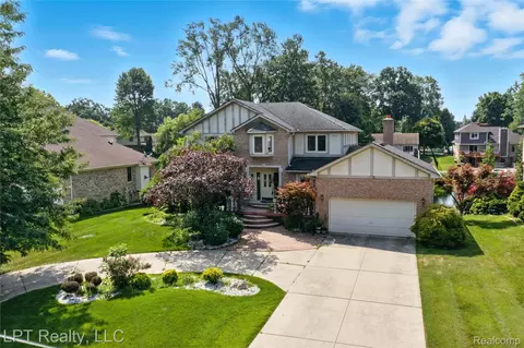 1142 E South Blvd, Troy, MI 48085