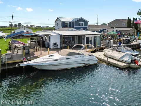 6316 Marina Dr, Clay, MI 48001