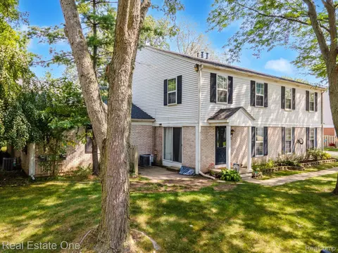 24645 Spring Ln #18, Harrison, MI 48045