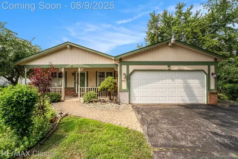 3801 Cheryl Dr, Commerce, MI 48382