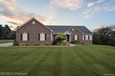 7623 Tipperary Trl, Tyrone, MI 48430