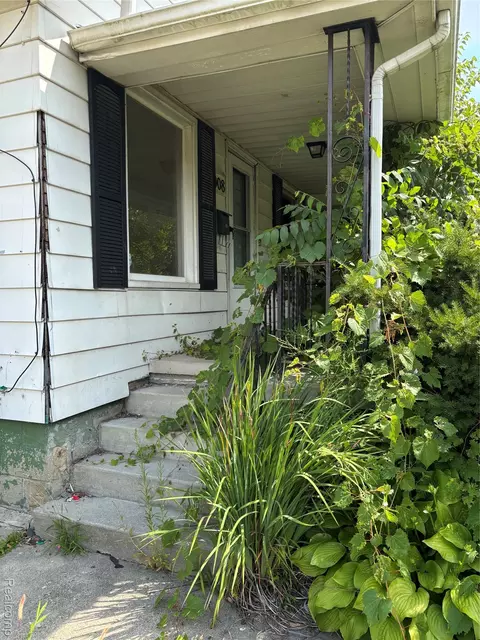 908 Barrie Ave, Flint, MI 48507