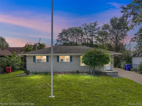 31070 Hayes Rd, Fraser, MI 48026
