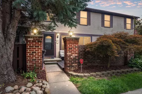 39313 Heatherheath Dr, Clinton Township, MI 48038