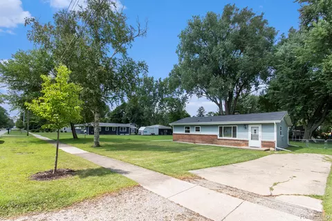 265 E Oak St, Montrose, MI 48457