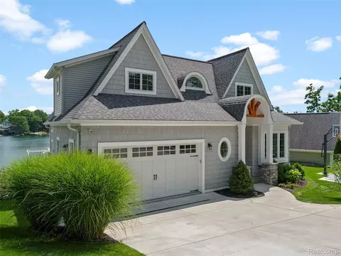 16229 Knobhill Dr, Linden, MI 48451
