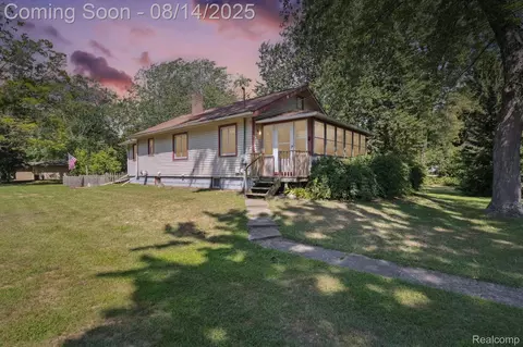 703 Cary St, Corunna, MI 48817
