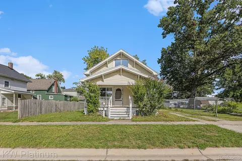 3812 30th St, Port Huron, MI 48060