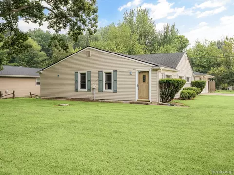 45175 Willis Rd, Sumpter, MI 48111