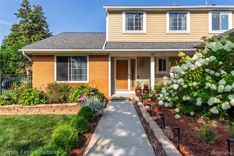 29531 Greenboro St, Farmington, MI 48334