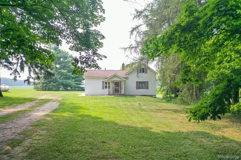 2152 E Ohmer Rd, Mayville, MI 48744