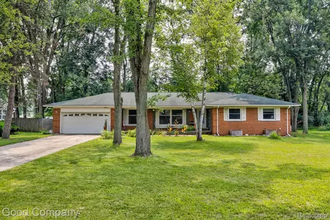 20065 N Greenway St, Southfield, MI 48076