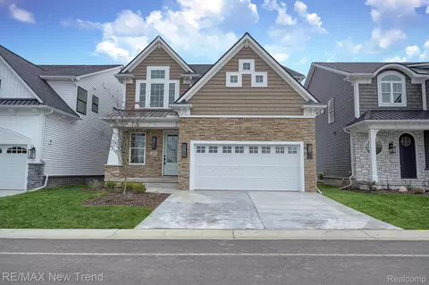 213 Mountain View Ln, Milford, MI 48381