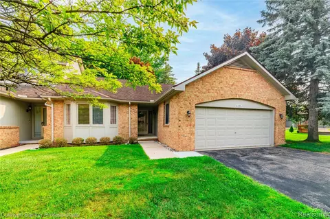 31459 Merriwood Park Dr, Livonia, MI 48152