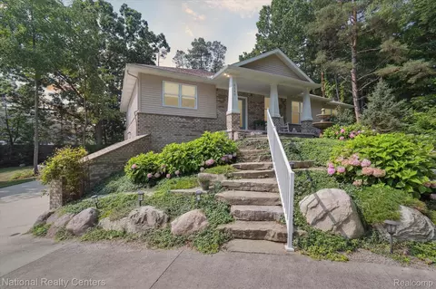 2350 Melton Dr, Oceola, MI 48843