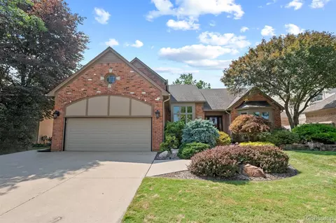 33781 Sunrise Dr, Fraser, MI 48026