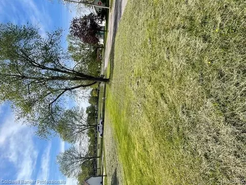 215 Raven St, Lapeer, MI 48446