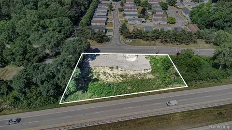01 North Rd, Fenton, MI 48430