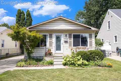 2945 Ellwood Ave, Berkley, MI 48072