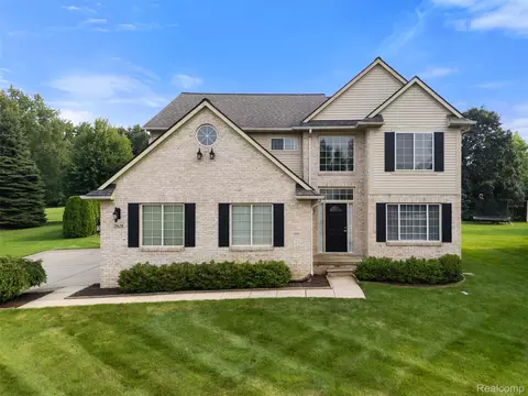 25638 Mccrory Ln, Lyon, MI 48178